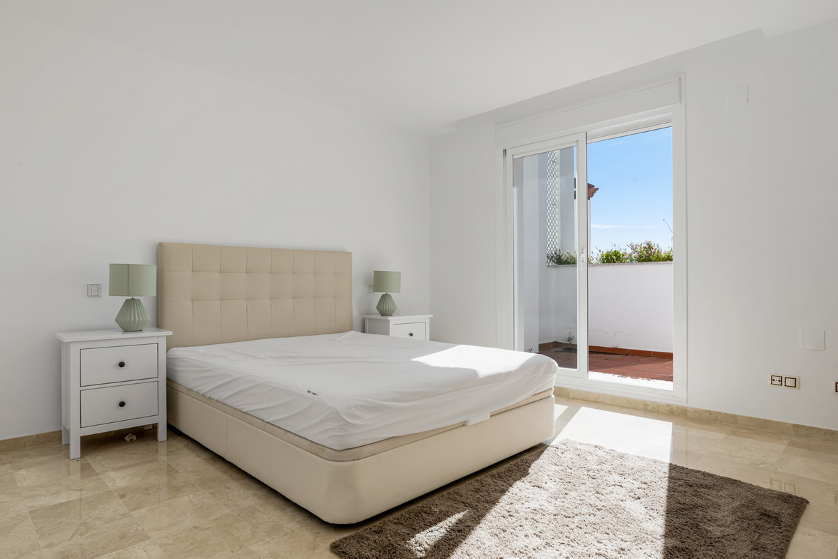 4 Bedroom Apartment for Sale in Nueva Andalucía — 5