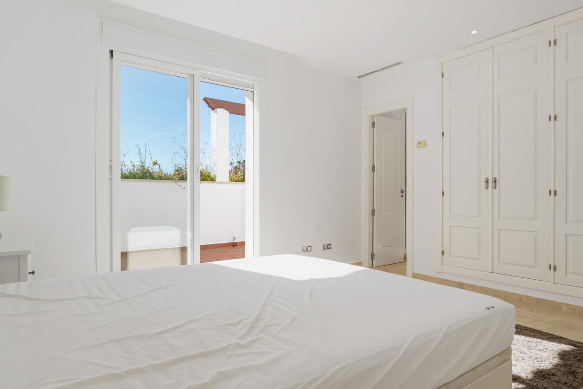 4 Bedroom Apartment for Sale in Nueva Andalucía — 6