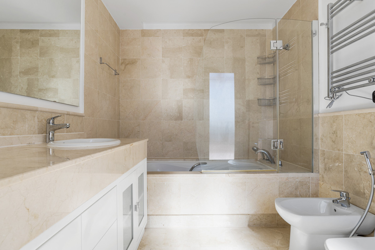 4 Bedroom Apartment for Sale in Nueva Andalucía — 7