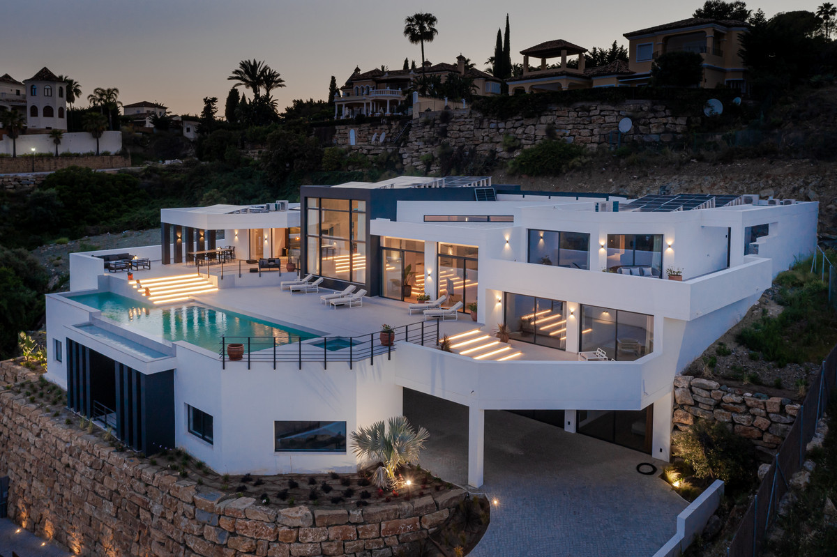 6 Bedroom Villa for Sale in Benahavís — 2