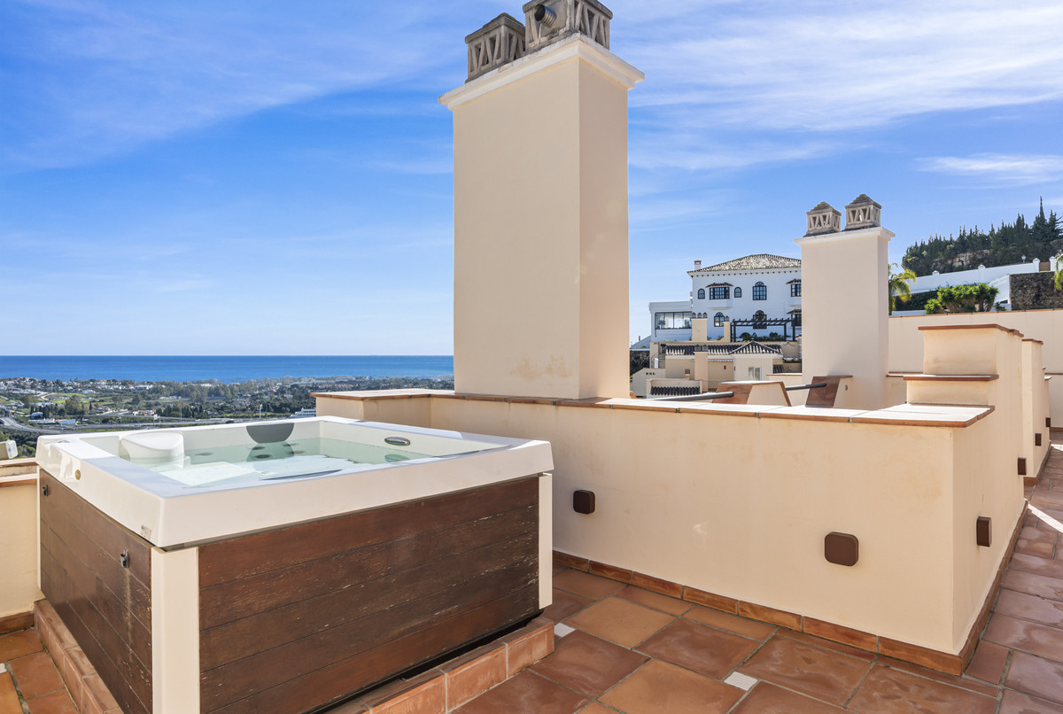 4 Bedroom Apartment for Sale in Benahavís — 3