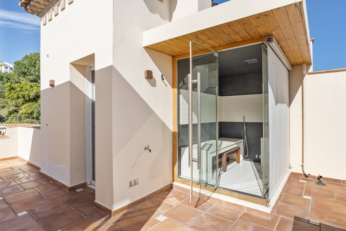 4 Bedroom Apartment for Sale in Benahavís — 4