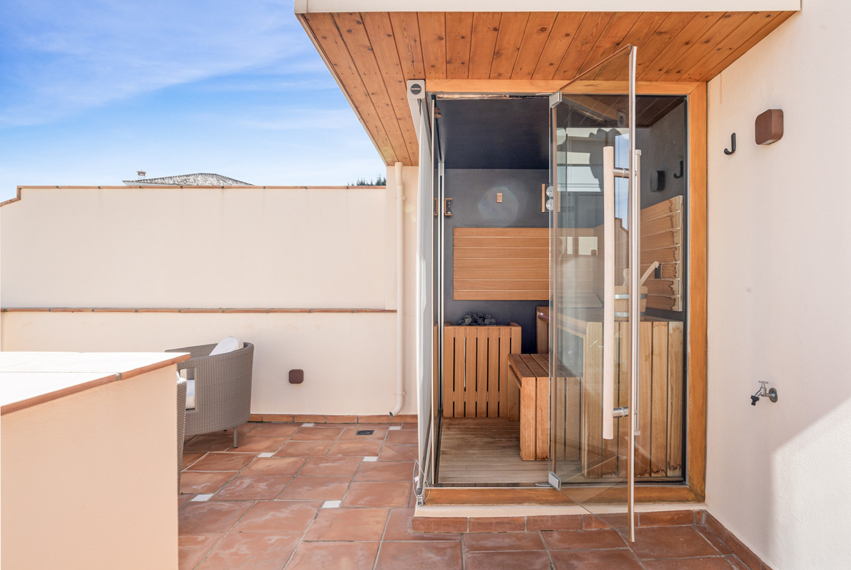 4 Bedroom Apartment for Sale in Benahavís — 6
