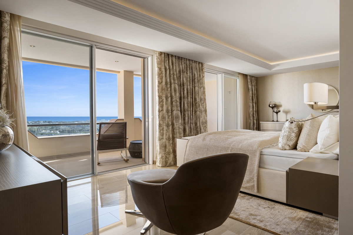 4 Bedroom Apartment for Sale in Benahavís — 9