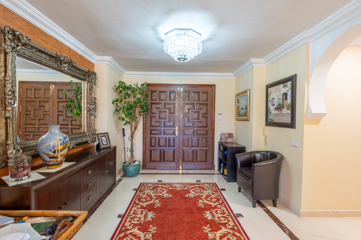 8 Bedroom Villa for Sale in Benahavís — 2