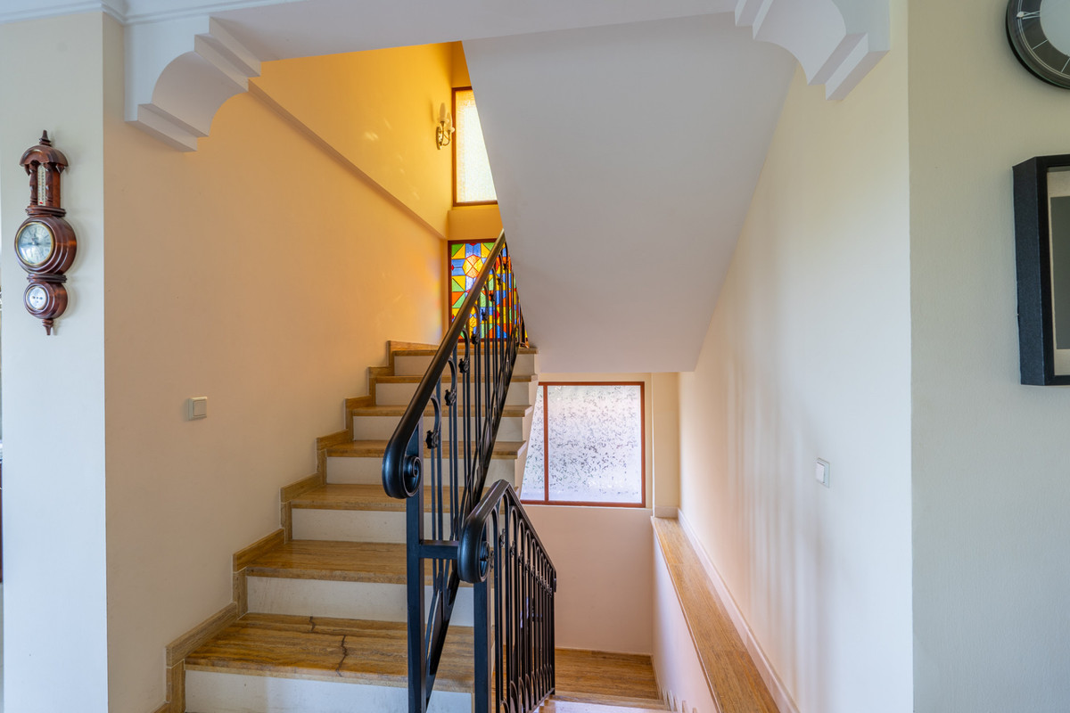 8 Bedroom Villa for Sale in Benahavís — 3