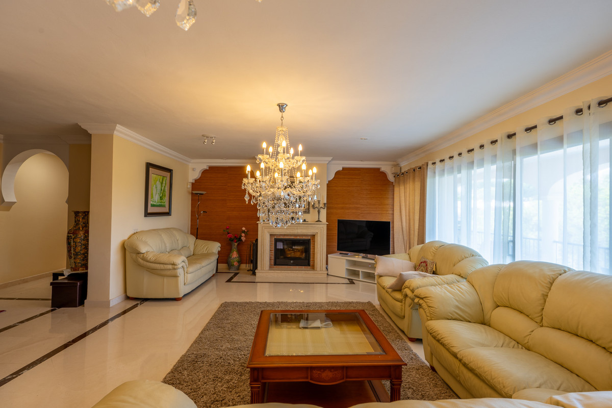 8 Bedroom Villa for Sale in Benahavís — 4