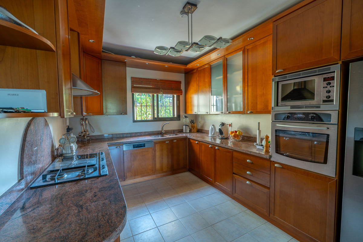 8 Bedroom Villa for Sale in Benahavís — 7