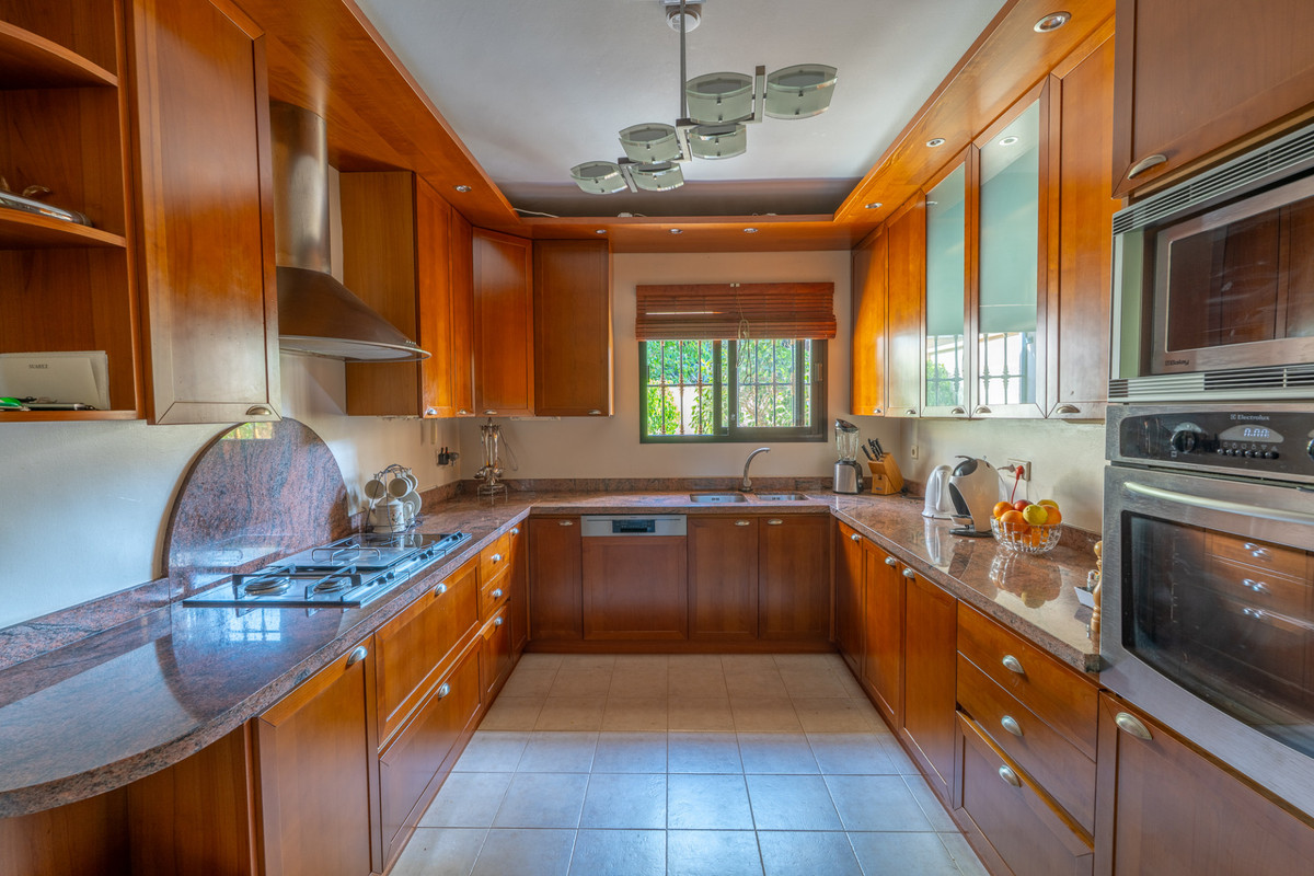 8 Bedroom Villa for Sale in Benahavís — 8