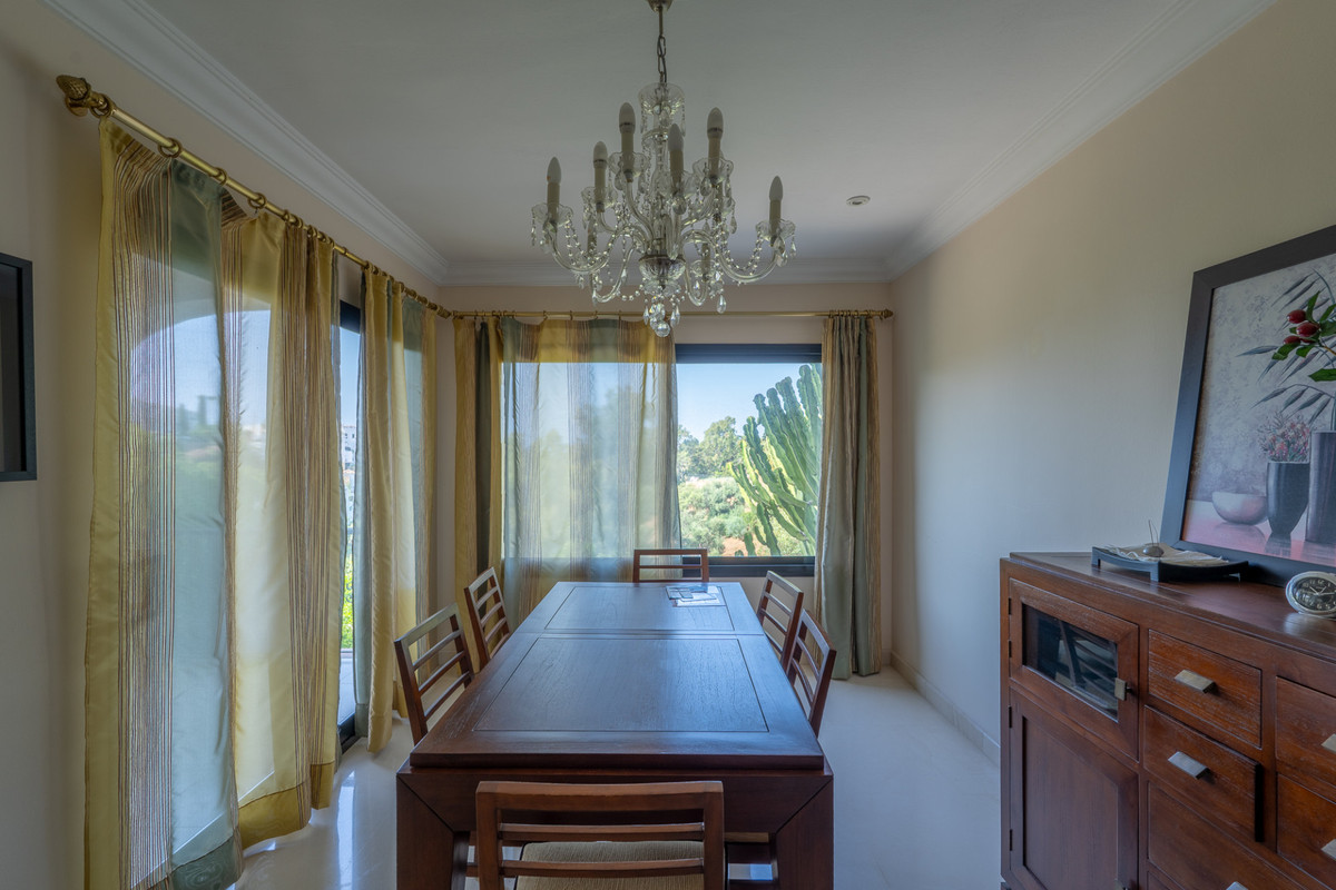 8 Bedroom Villa for Sale in Benahavís — view 10