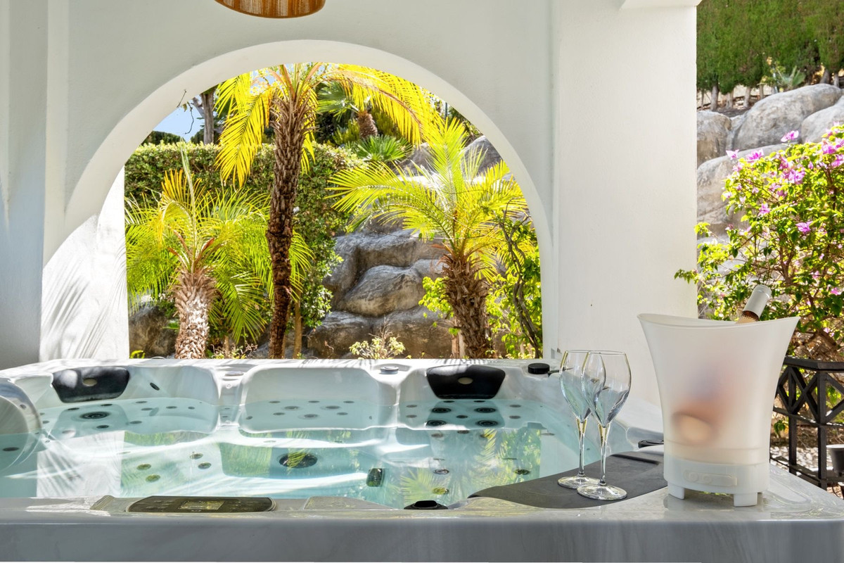 2 Bedroom Apartment for Sale in Marbella — 2