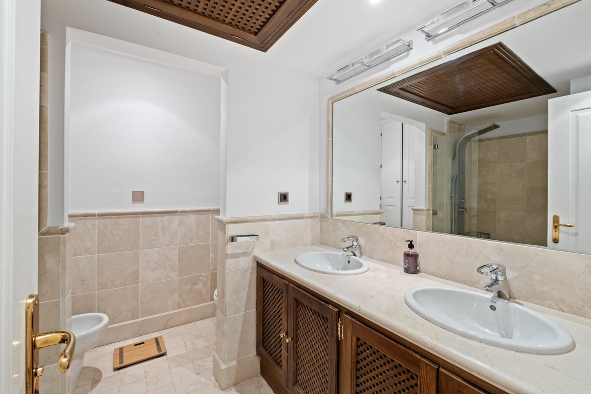 2 Bedroom Apartment for Sale in Marbella — 9