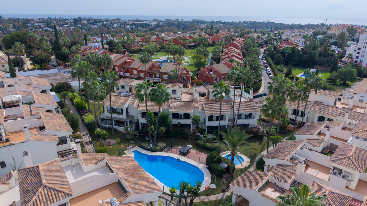 4 Bedroom Villa for Sale in Estepona