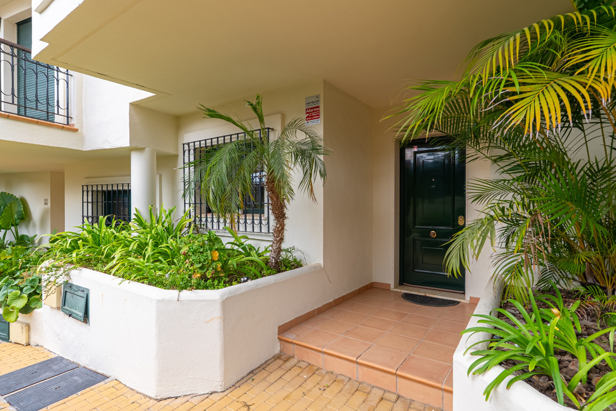 4 Bedroom Villa for Sale in Estepona — 2