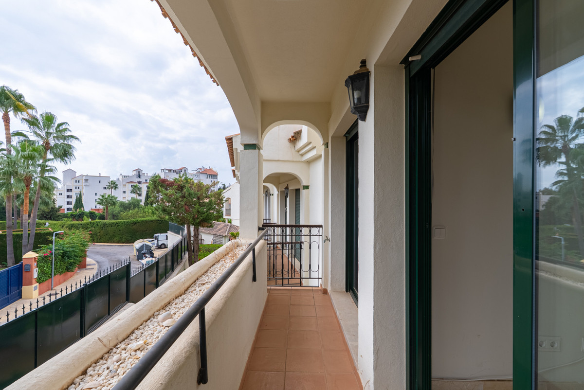 4 Bedroom Villa for Sale in Estepona — 3