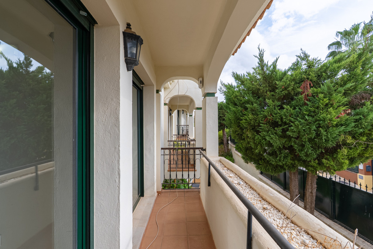 4 Bedroom Villa for Sale in Estepona — 4