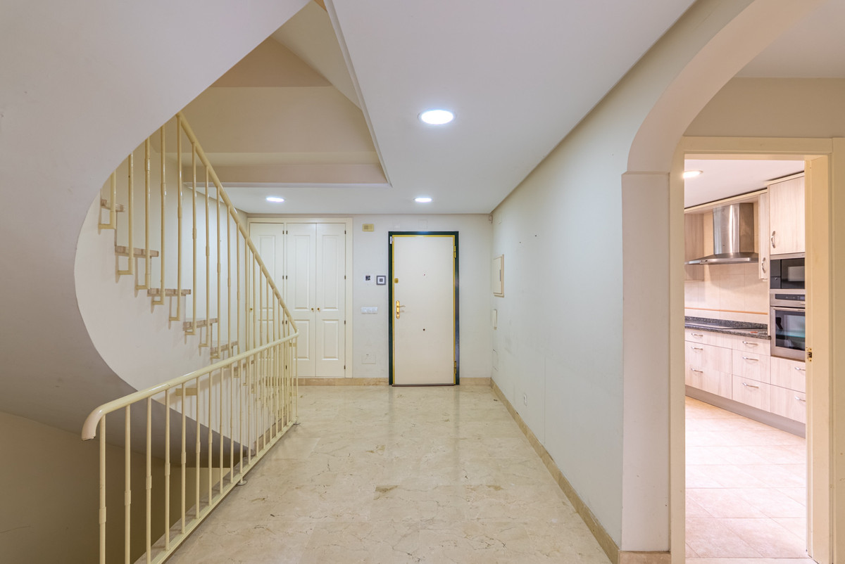 4 Bedroom Villa for Sale in Estepona — 5