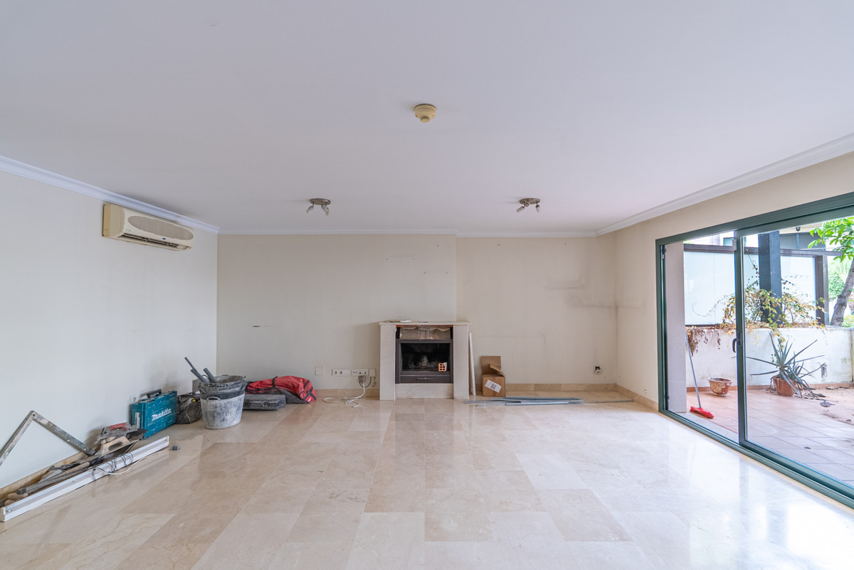 4 Bedroom Villa for Sale in Estepona — 6