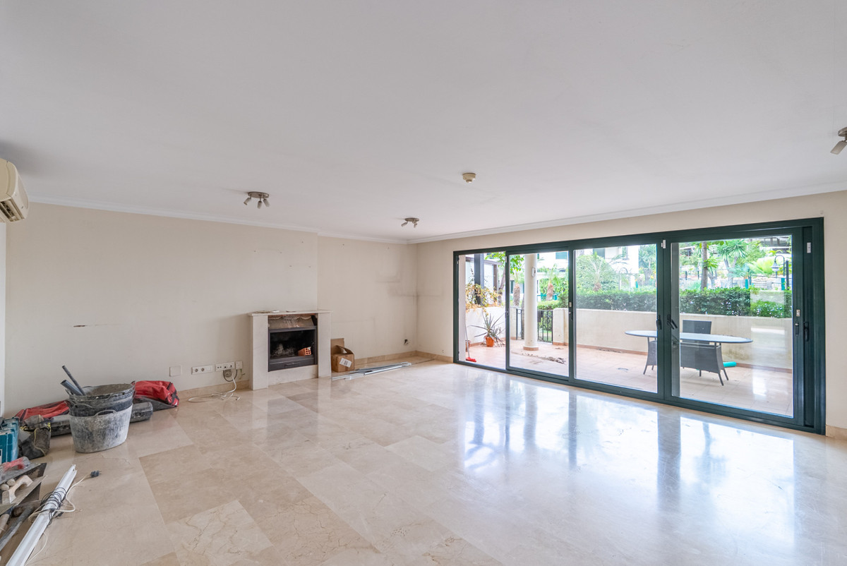 4 Bedroom Villa for Sale in Estepona — 7