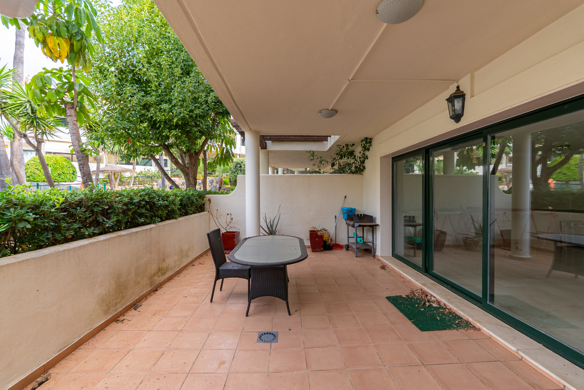 4 Bedroom Villa for Sale in Estepona — view 10