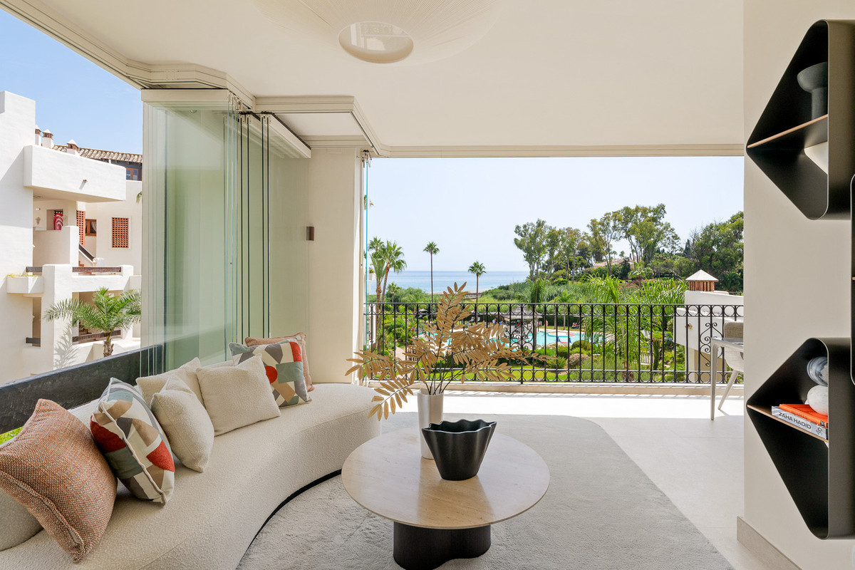 3 Bedroom Apartment for Sale in Estepona — 8