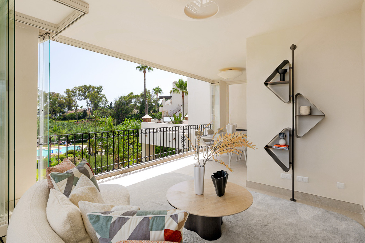 3 Bedroom Apartment for Sale in Estepona — 9