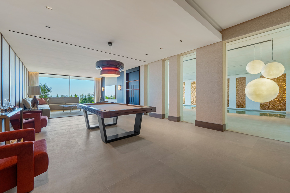 8 Bedroom Villa for Sale in Benahavís — view 10