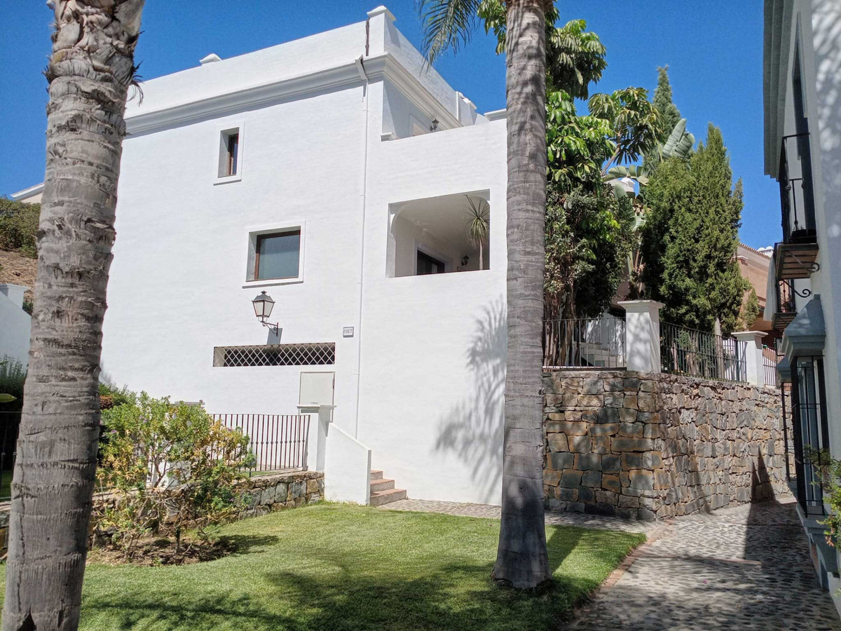3 Bedroom Villa for Sale in El Paraiso — 2