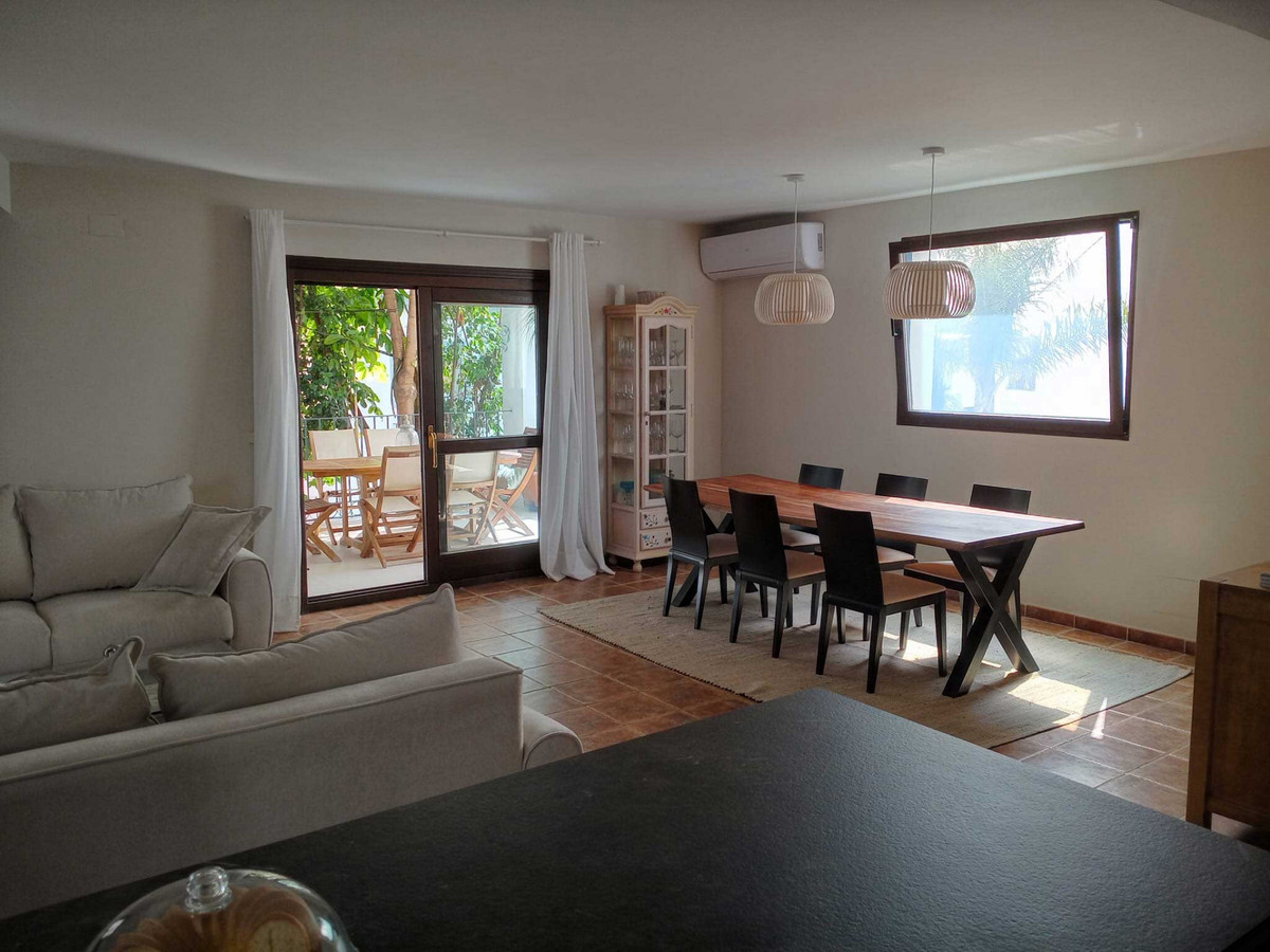 3 Bedroom Villa for Sale in El Paraiso — 7