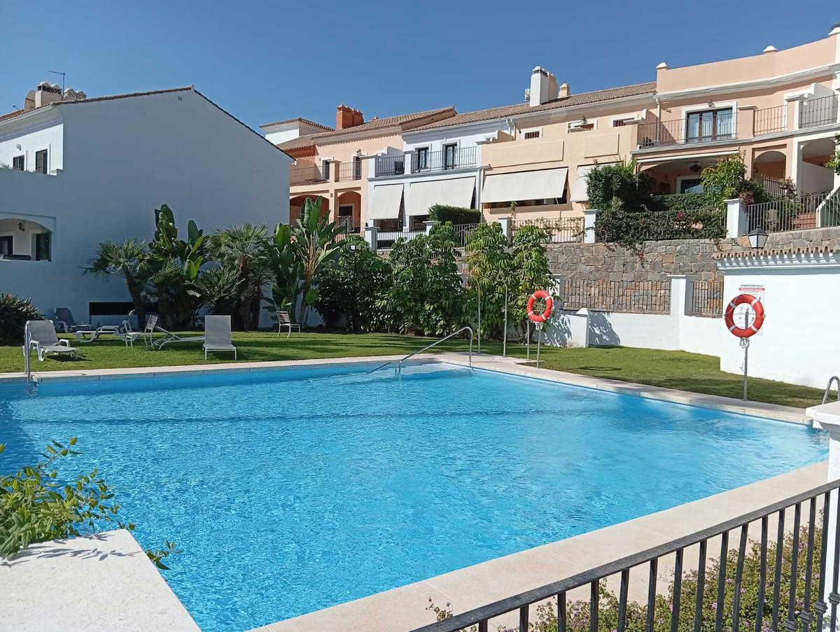 3 Bedroom Villa for Sale in El Paraiso — 9