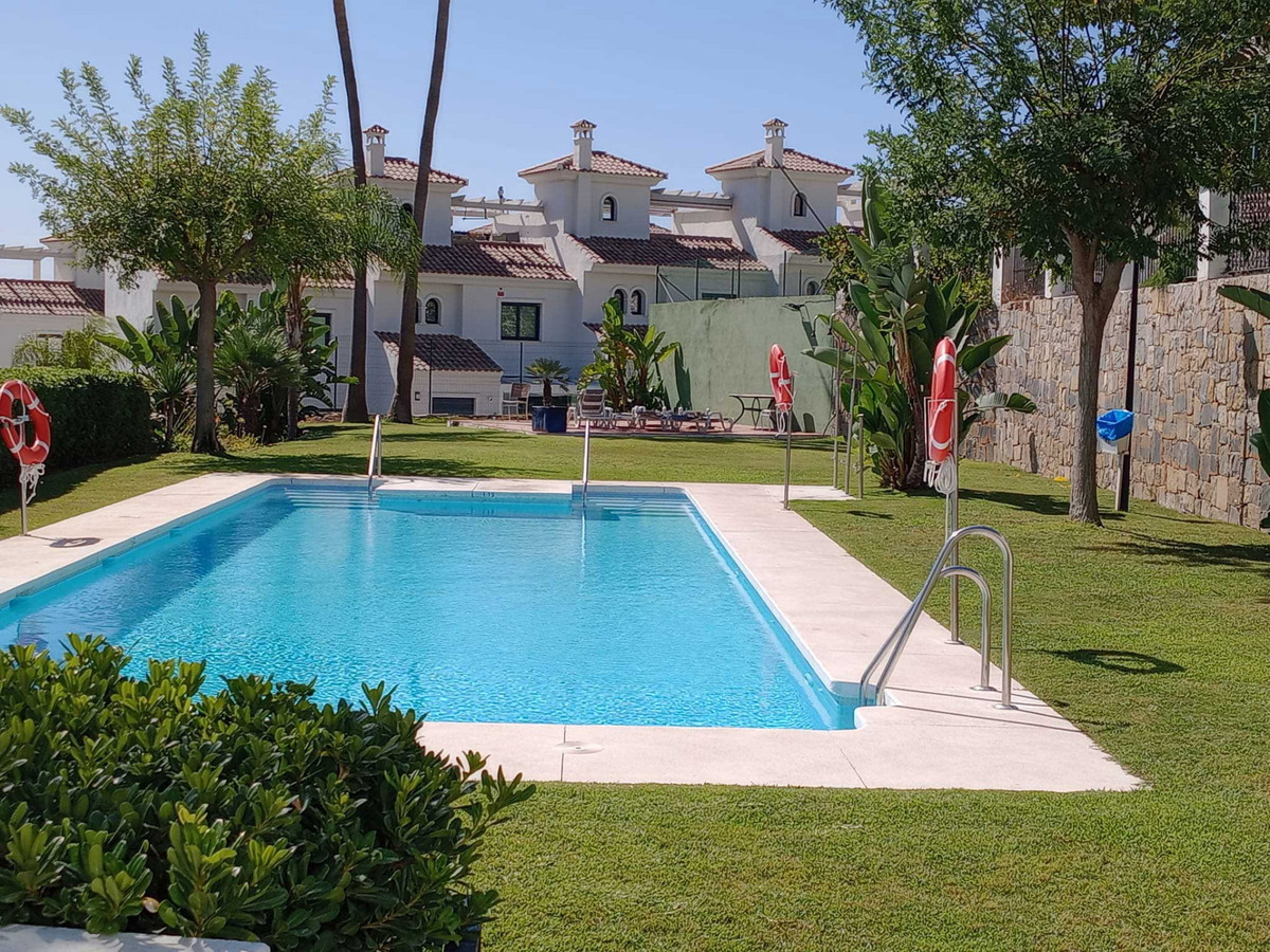 3 Bedroom Villa for Sale in El Paraiso — view 10
