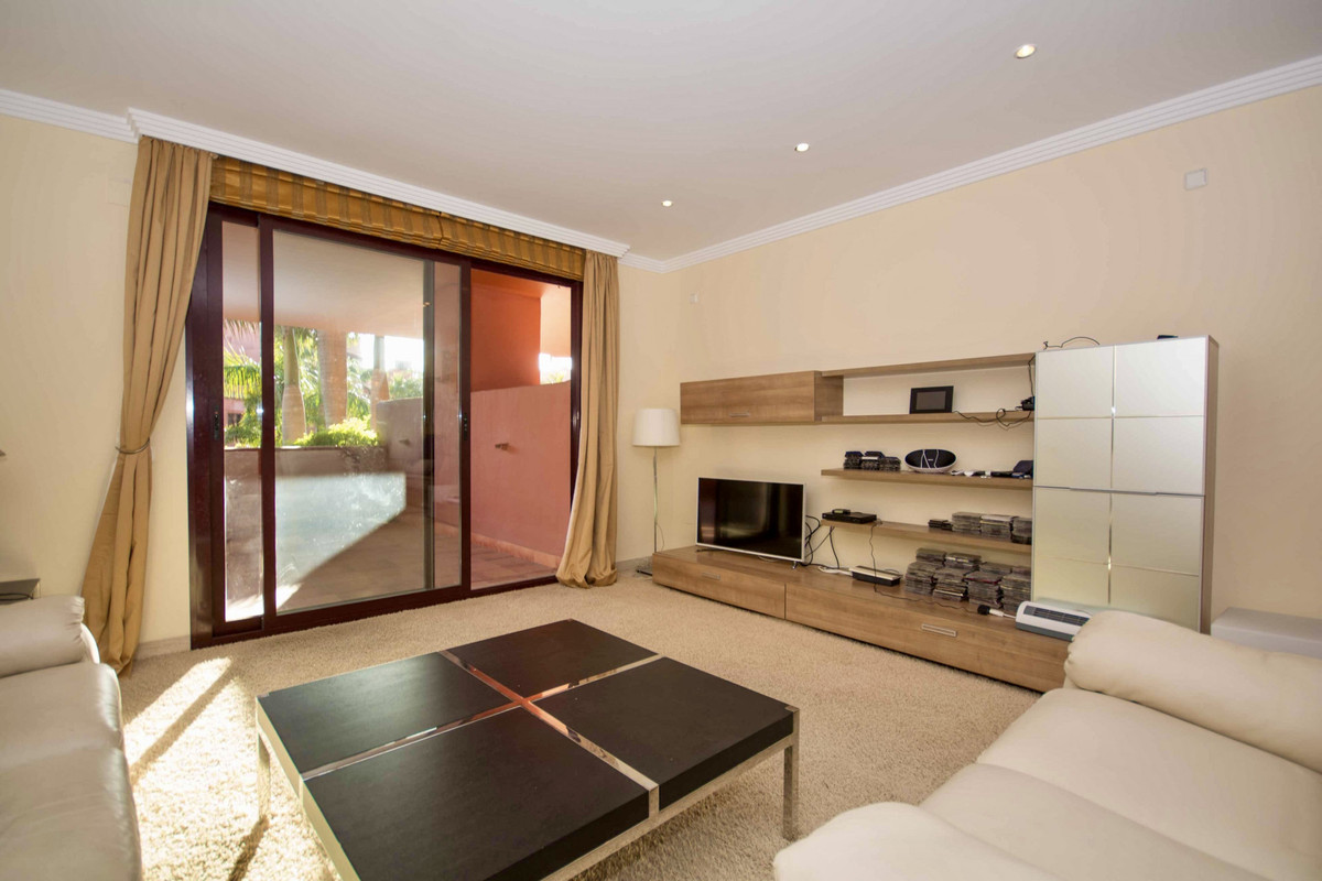 4 Bedroom Apartment for Sale in Estepona — 3