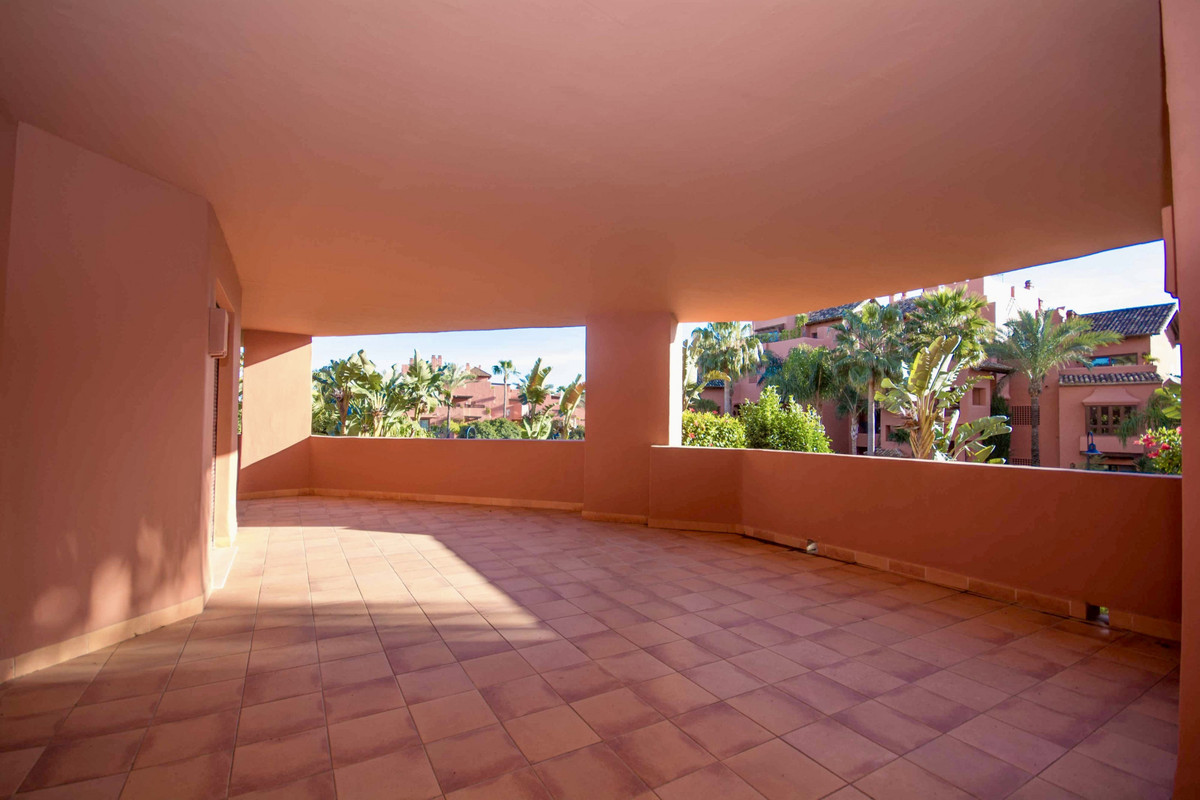 4 Bedroom Apartment for Sale in Estepona — 7