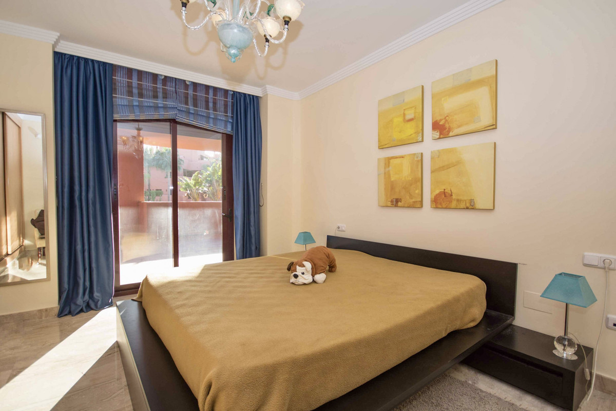 4 Bedroom Apartment for Sale in Estepona — 9