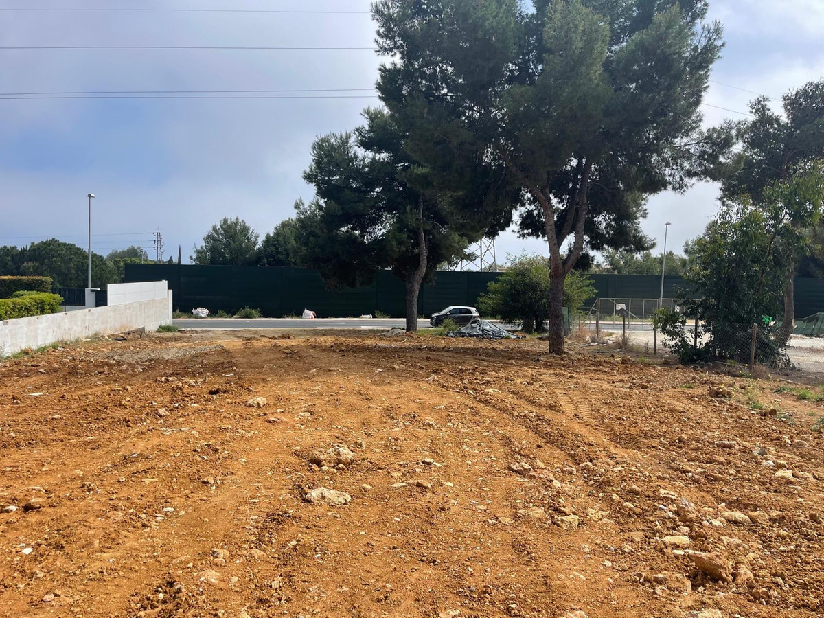 Plot for Sale in The Golden Mile — 2
