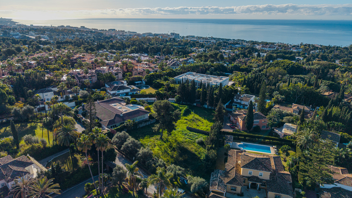 Plot for Sale in The Golden Mile