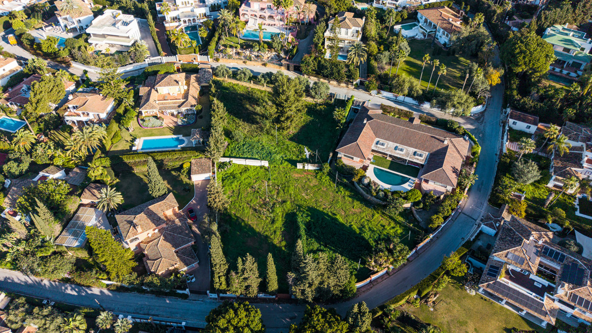 Plot for Sale in The Golden Mile — 2
