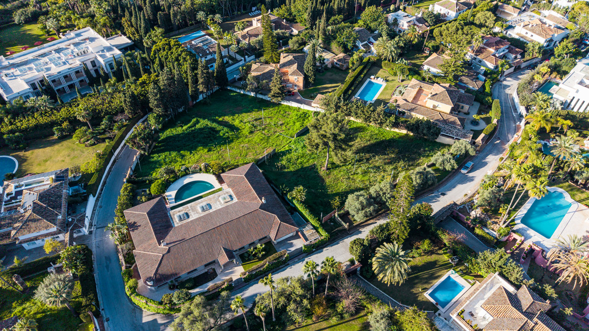 Plot for Sale in The Golden Mile — 4
