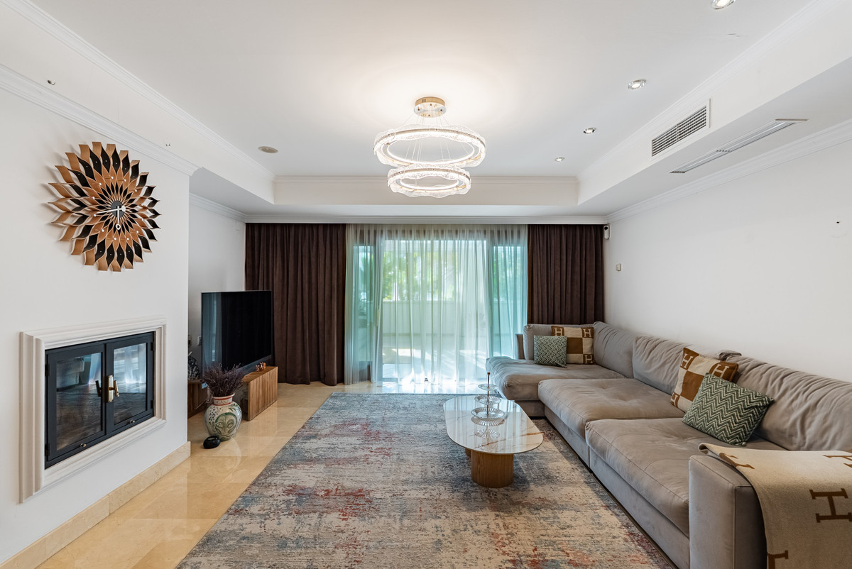 2 Bedroom Apartment for Sale in The Golden Mile — 7