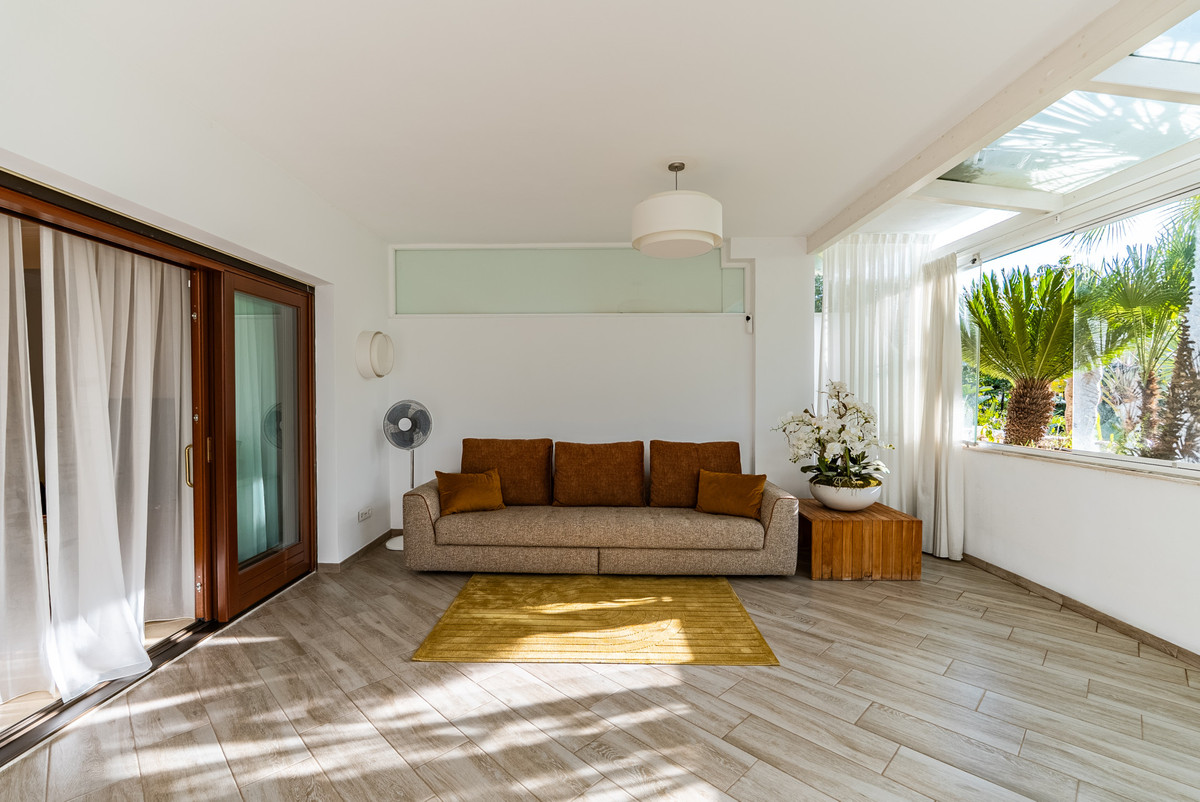 2 Bedroom Apartment for Sale in The Golden Mile — 8
