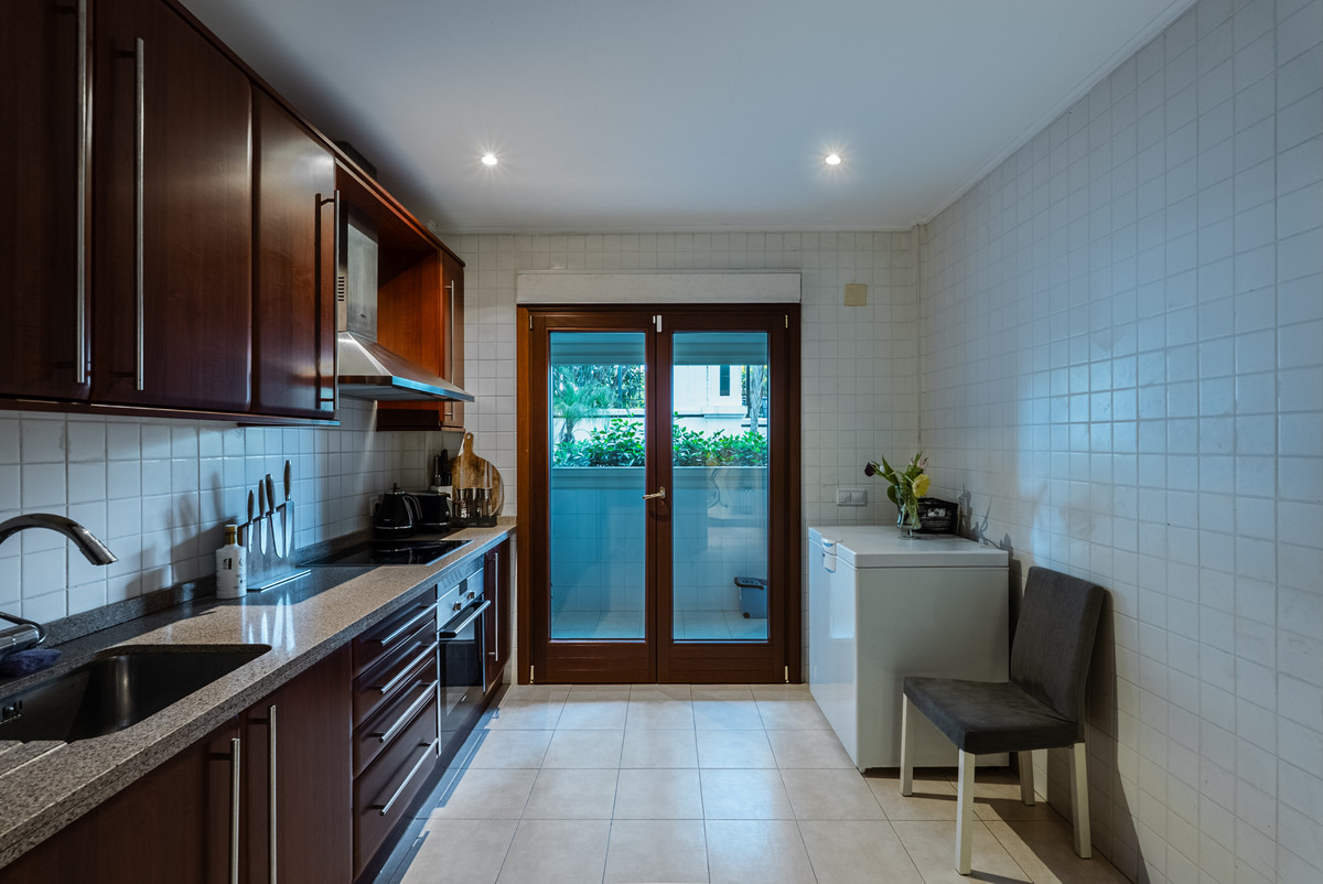2 Bedroom Apartment for Sale in The Golden Mile — view 10