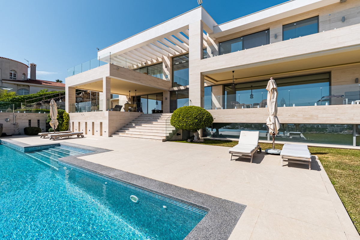 5 Bedroom Villa for Sale in Benahavís