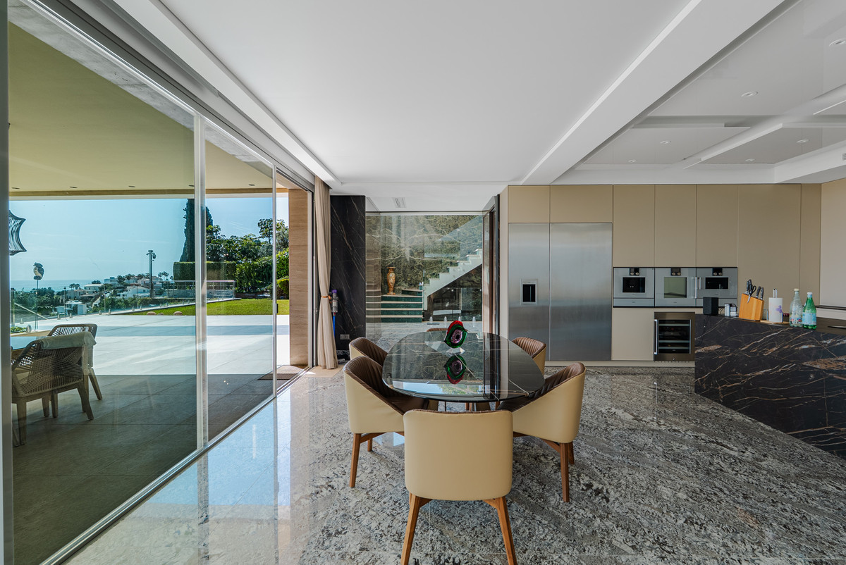 5 Bedroom Villa for Sale in Benahavís — view 10