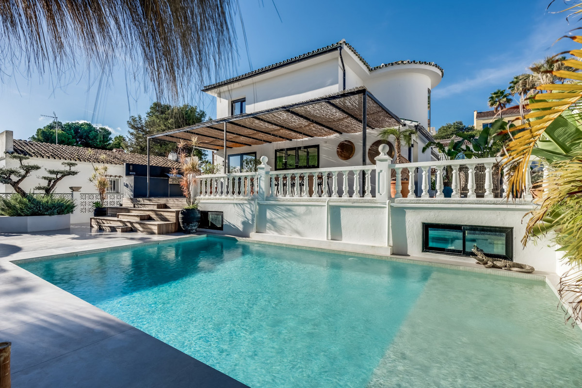 5 Bedroom Villa for Sale in Nueva Andalucía