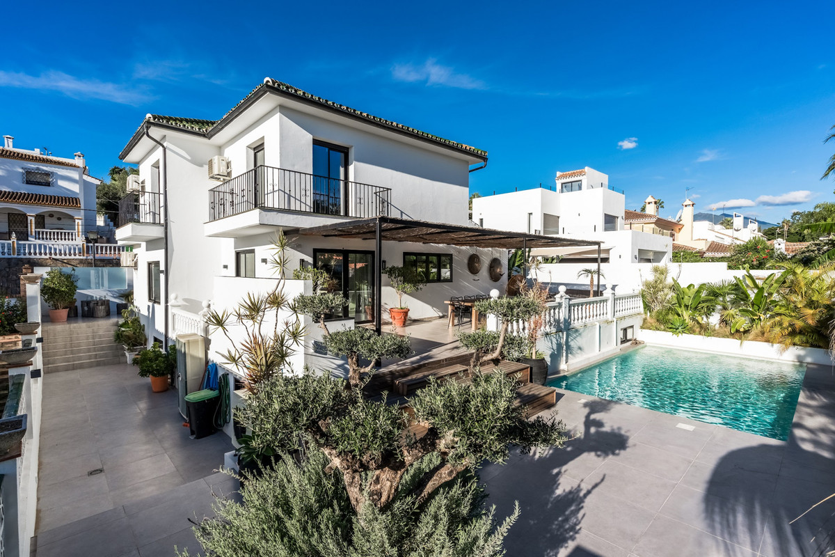 5 Bedroom Villa for Sale in Nueva Andalucía — 2