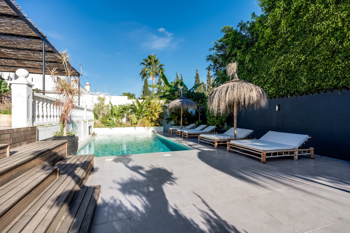 5 Bedroom Villa for Sale in Nueva Andalucía — 3
