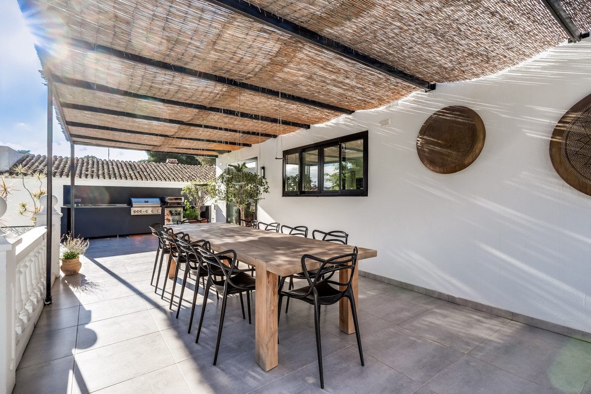 5 Bedroom Villa for Sale in Nueva Andalucía — 5