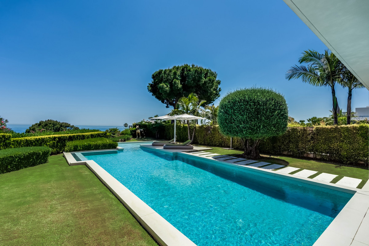 5 Bedroom Villa for Sale in The Golden Mile — 5