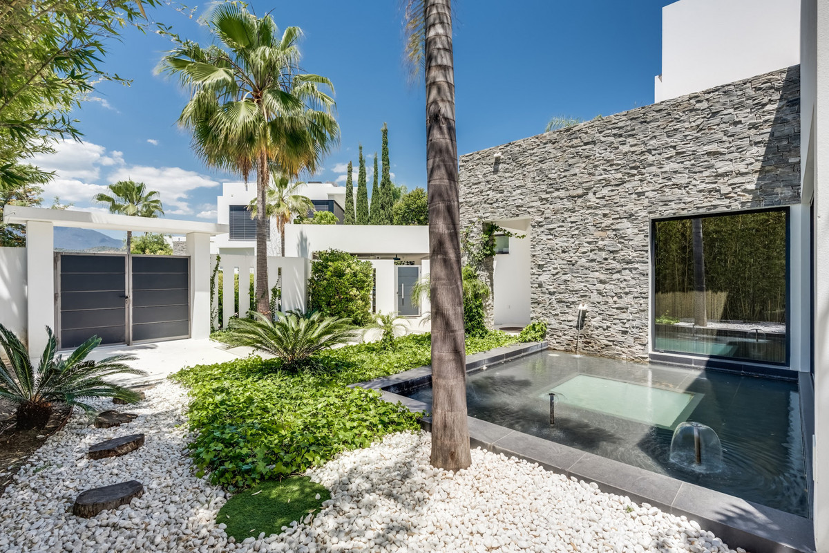 5 Bedroom Villa for Sale in The Golden Mile — 7