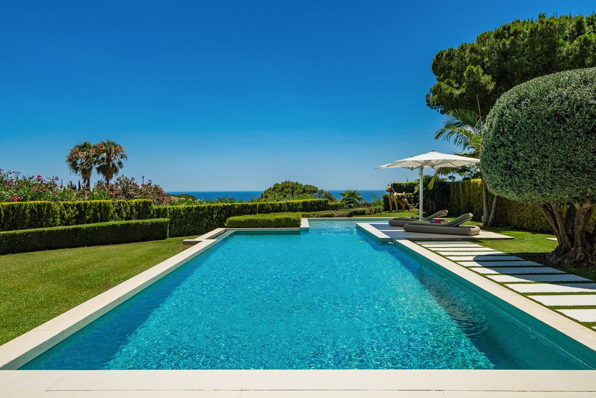 5 Bedroom Villa for Sale in The Golden Mile — 9
